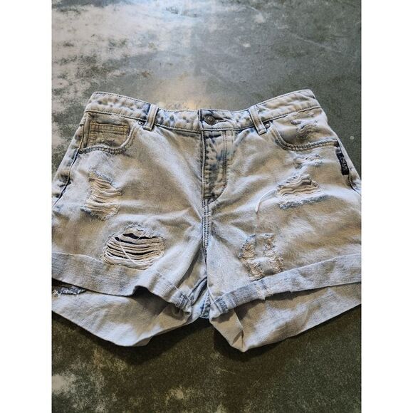 Silver Kellaline Light Wash distressed Shorts sz  28x2.5 - Picture 3 of 5